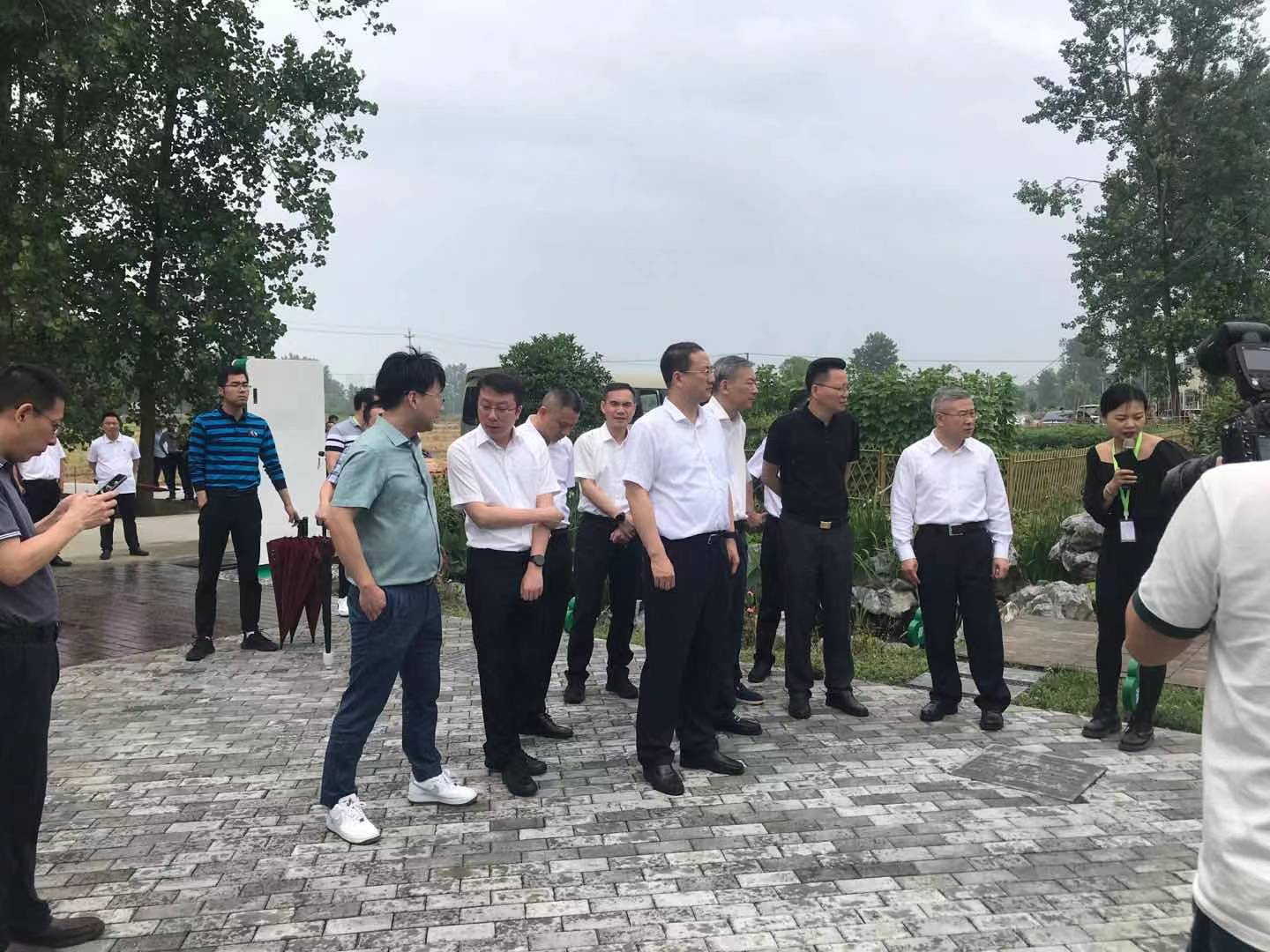 2021年6月3日，時(shí)任浙江省人民政府黨組成員、副省長(zhǎng)徐文光親臨問源環(huán)保梅蓉村農(nóng)村生活污水處理設(shè)施現(xiàn)場(chǎng)進(jìn)行調(diào)研。