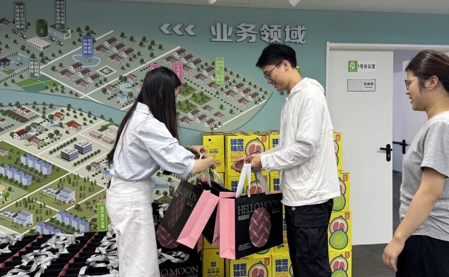 問源環(huán)保為全體員工發(fā)放暖心中秋禮